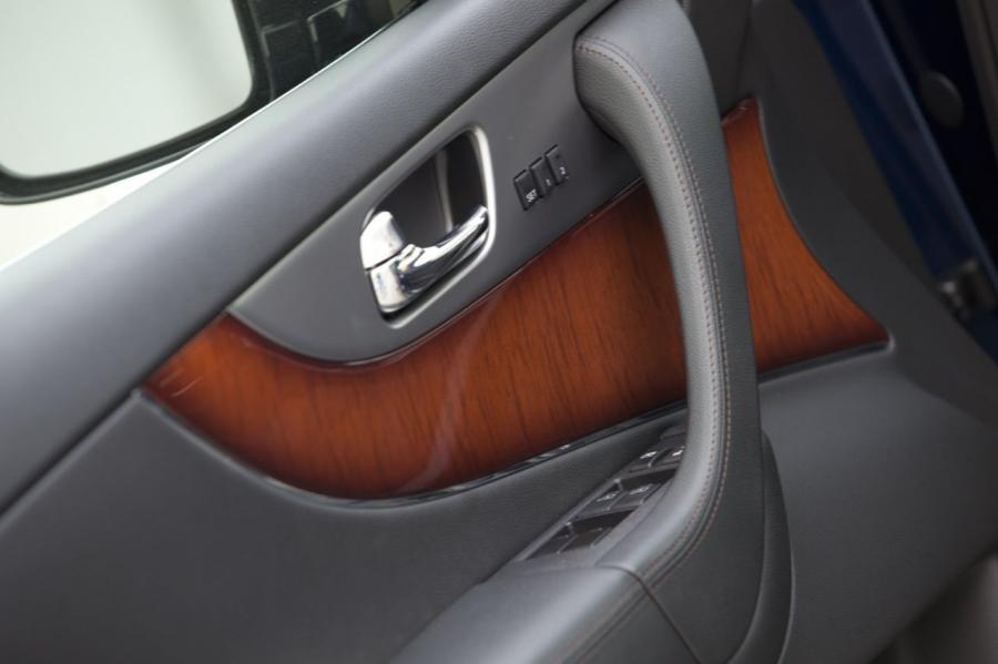  Infiniti FX37 2013 года  (фото 15 из 28)